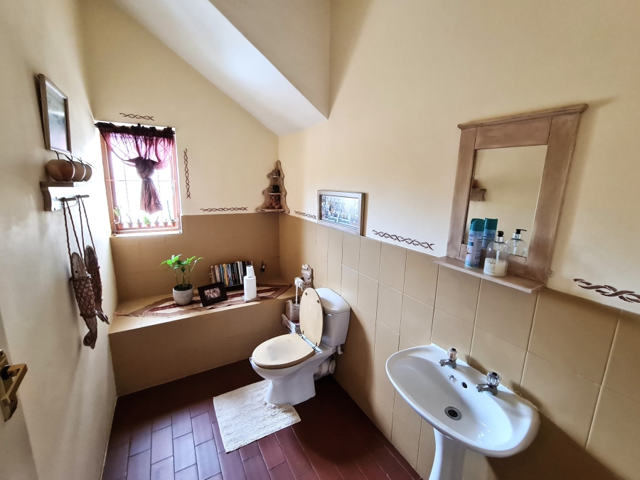 6 Bedroom Property for Sale in Noorsekloof Eastern Cape